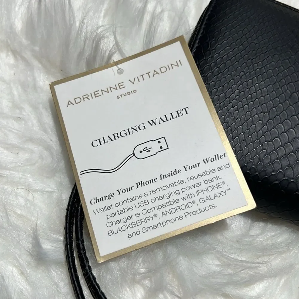 Adrienne‎ Vittadini Charging Wristlet Wallet A27
